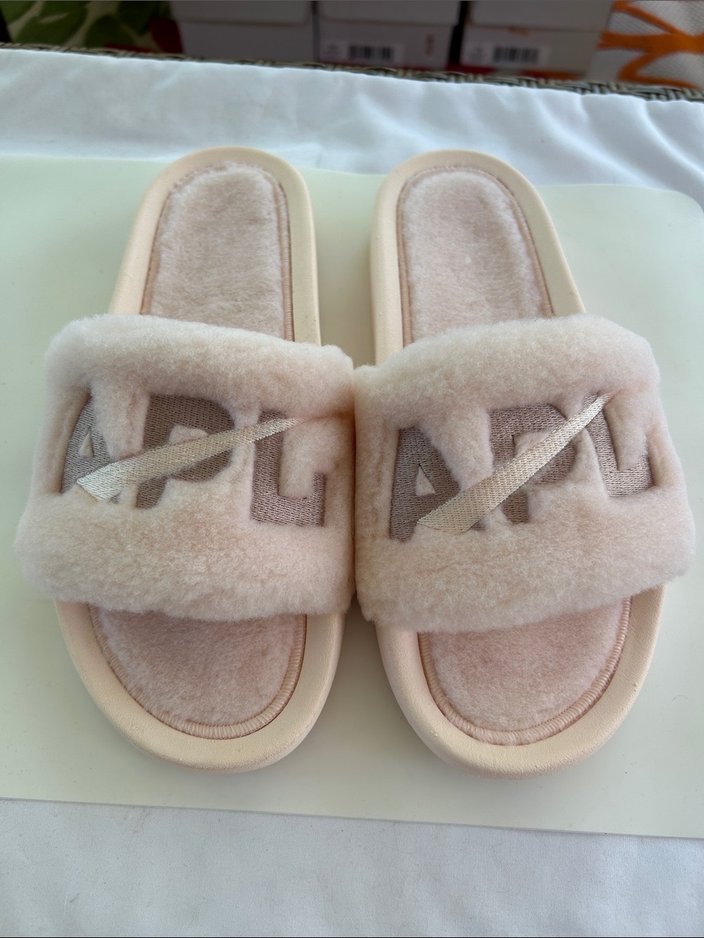APL Women’s Shearling Slides Creme/Rose Dust Size 10 NWT